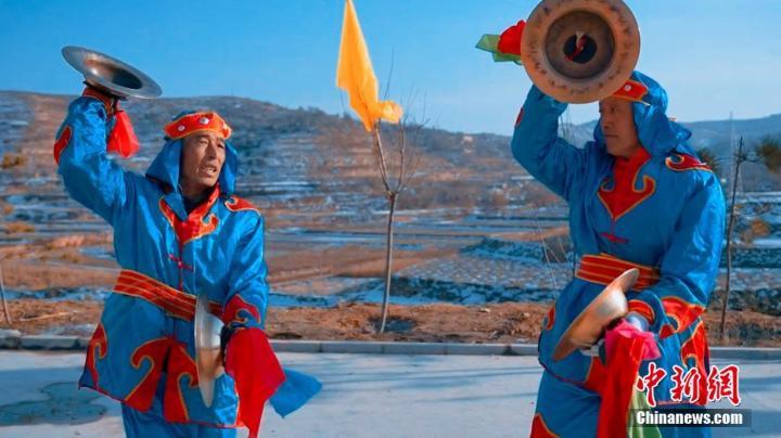 图为表演者中不乏年长者