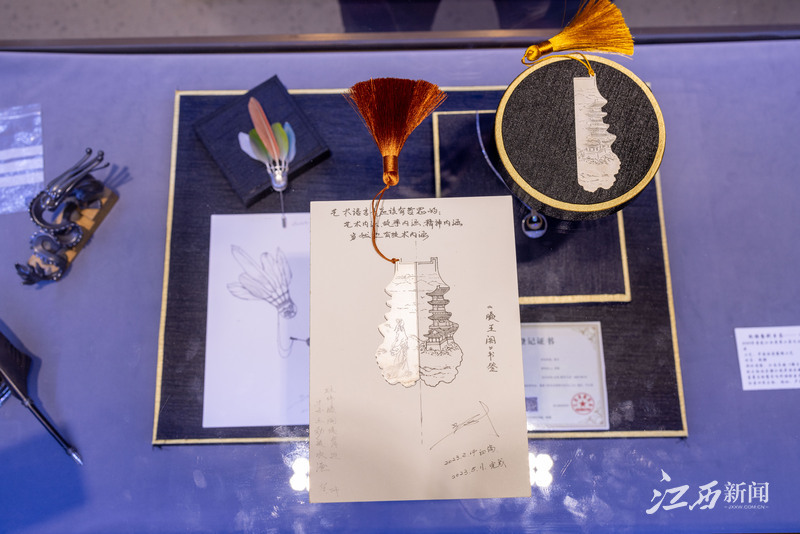 ▲滕王阁对对签与手稿（图：陆文青）