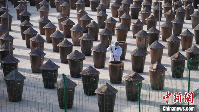 河北秦皇岛:长城脚下手工酱油冬日飘香