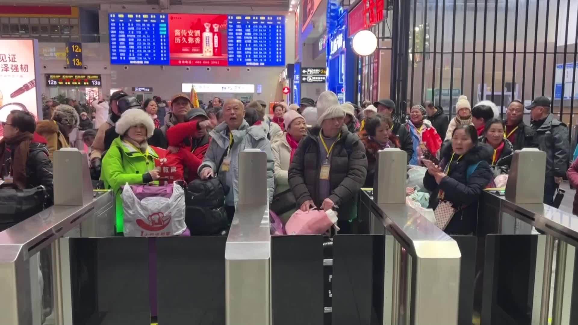 辽宁今冬首趟冰雪旅游专列开行