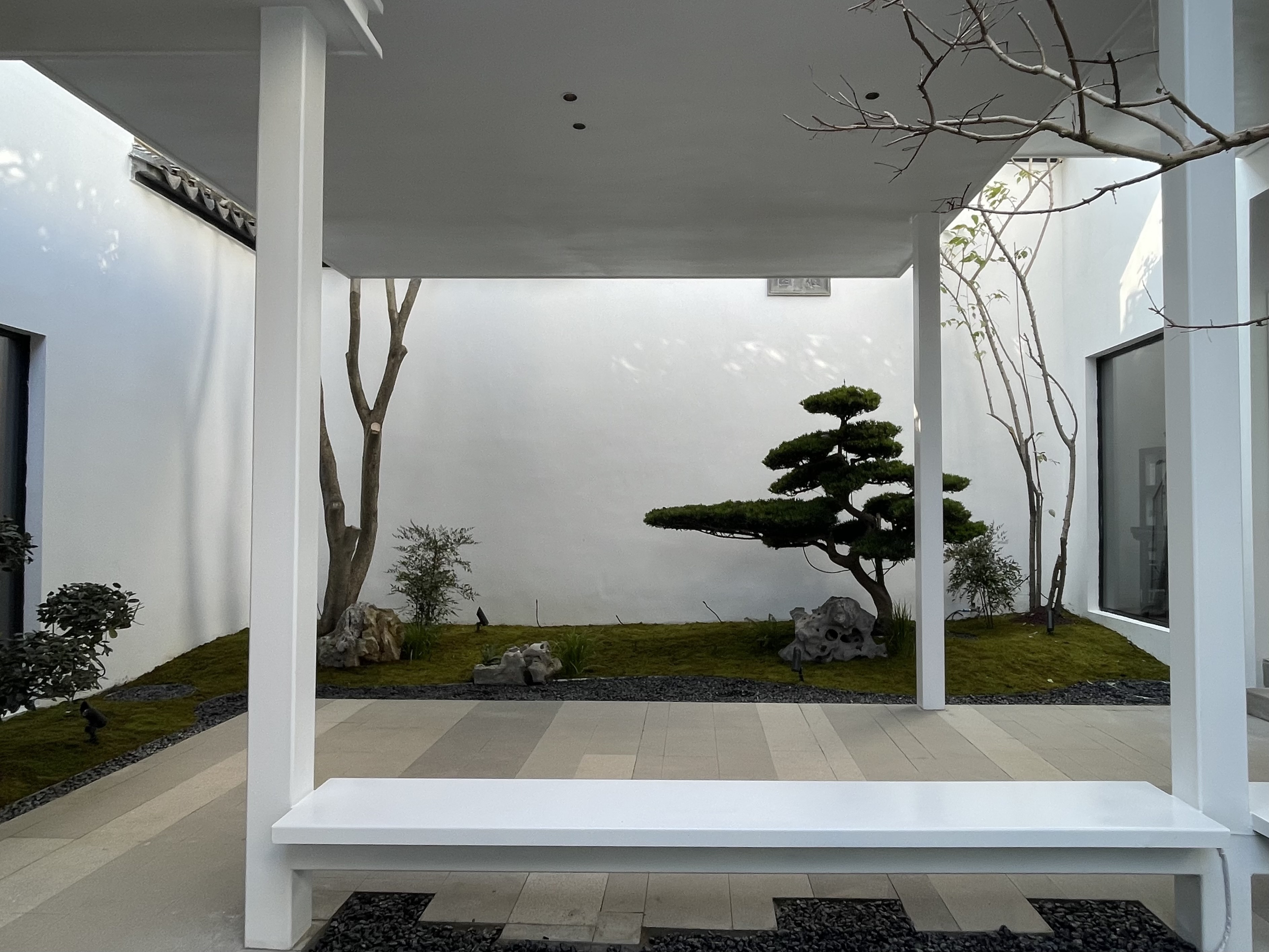 上海三联书店（苏州平江路店）庭院走廊。