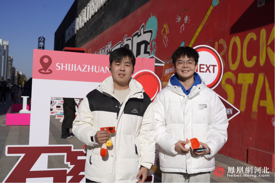青年人打卡 蔡柠摄