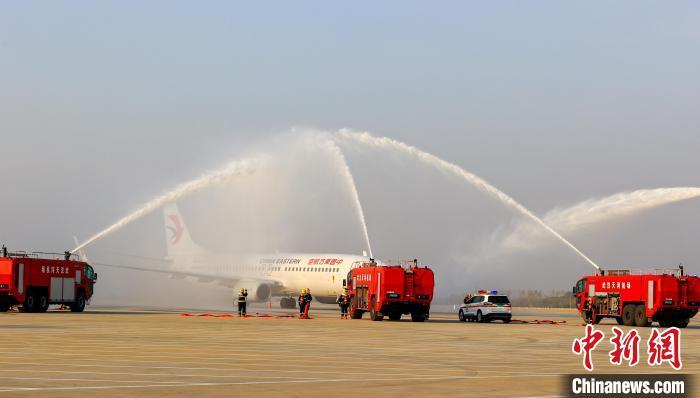 武汉天河国际机场举行应急救援综合演练