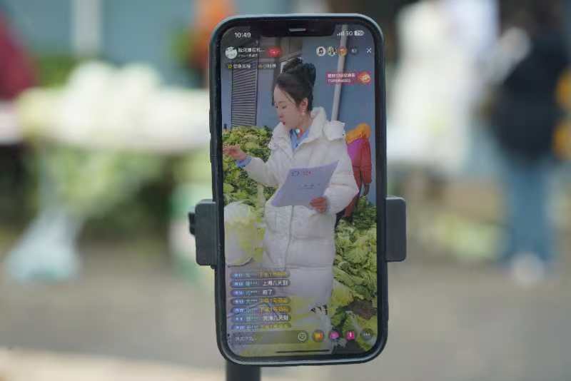 千年“胶白 ”“触网”直播，一路开挂销往全国