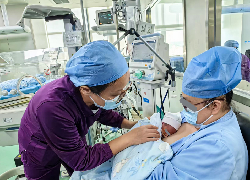 ▲ 宝宝与妈妈亲密接触