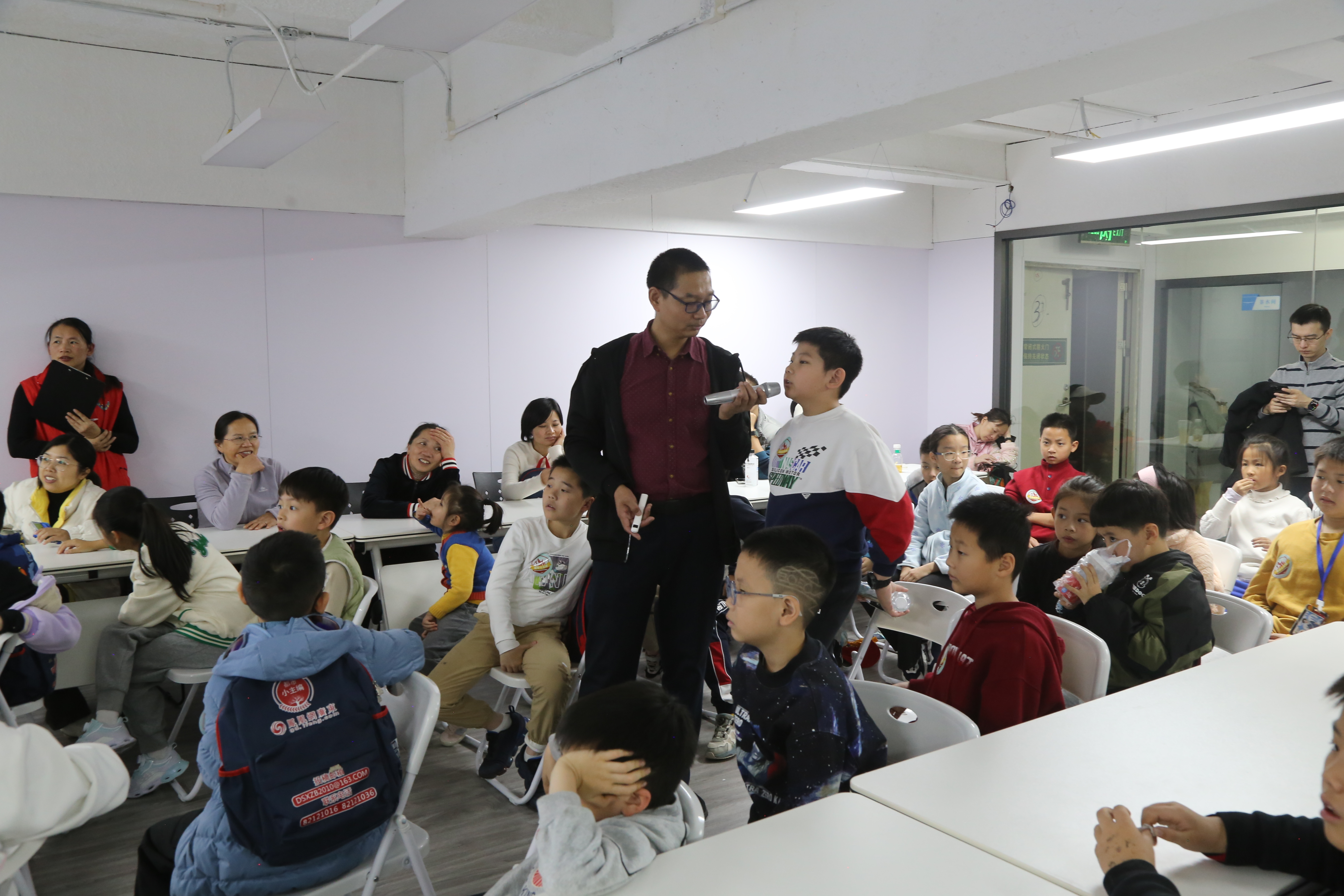 “鹏城小飞侠”无人机课堂：百名小主编开启航空科技探秘之旅