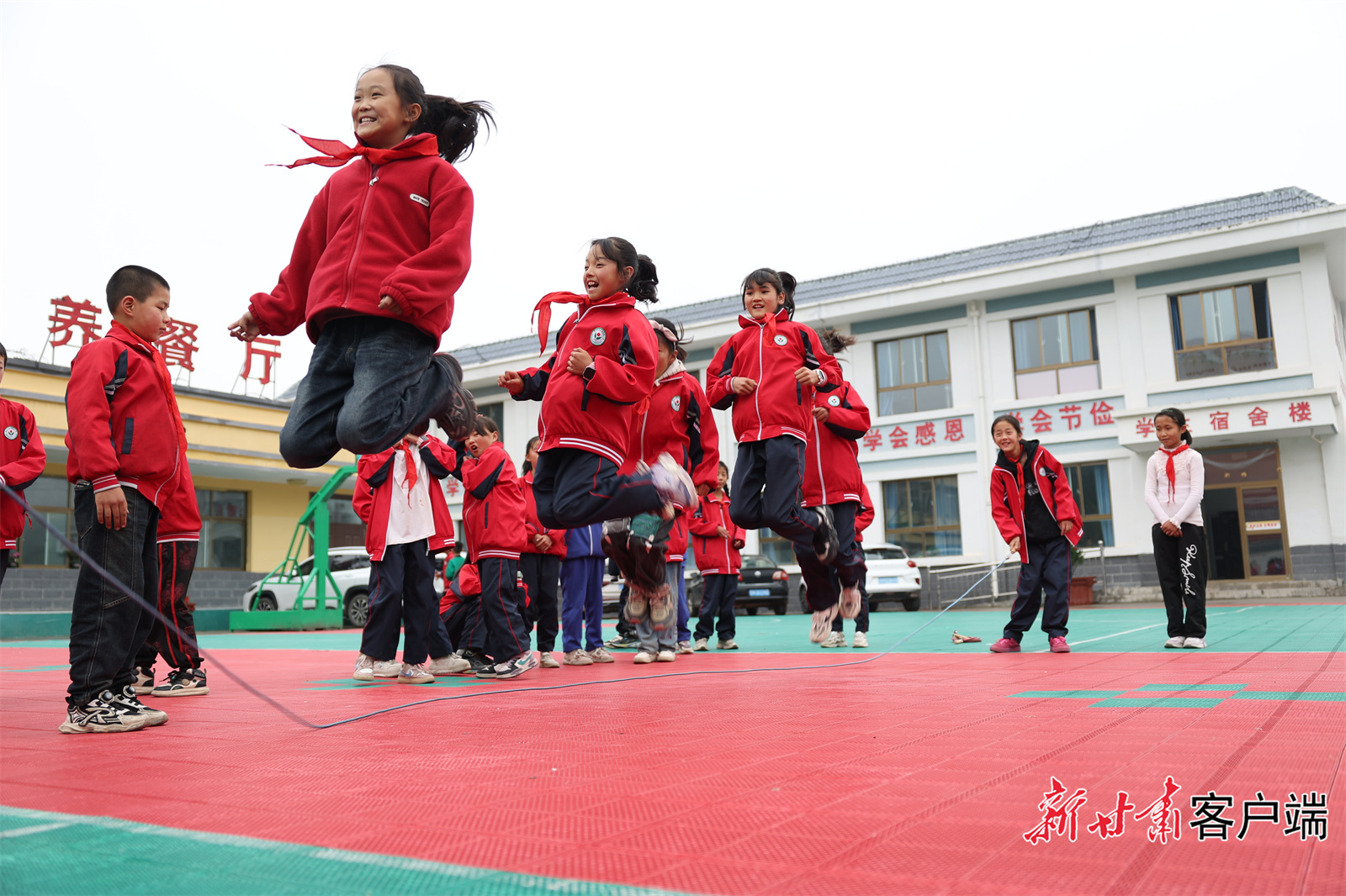 2024年9月，积石山县春蕾小学学生课外活动。新甘肃&middot;甘肃日报记者　冯乐凯　摄