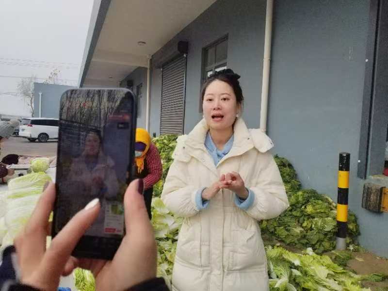 千年“胶白 ”“触网”直播，一路开挂销往全国
