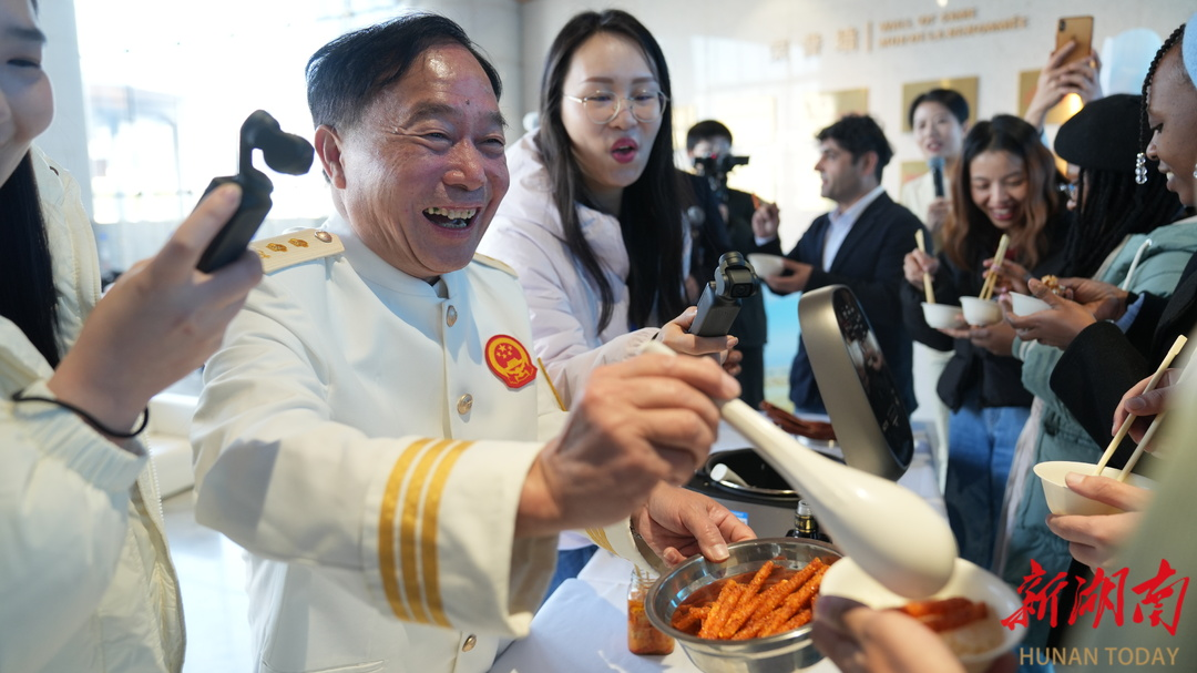 （美食品鉴环节）