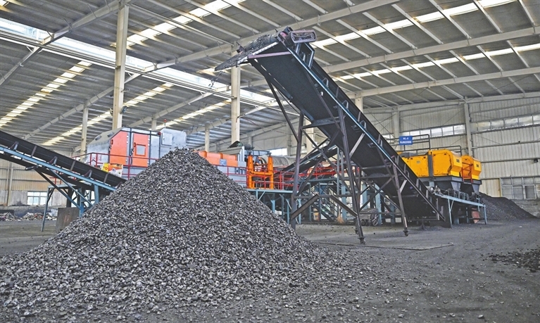 江西宏成铝业有限公司深挖“城市矿山”，生产高品质再生铝合金锭产品。