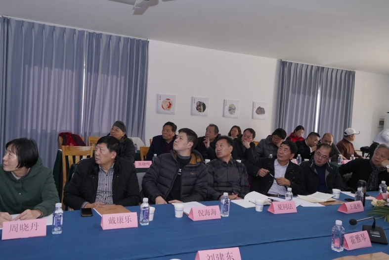 与会者聚精会神