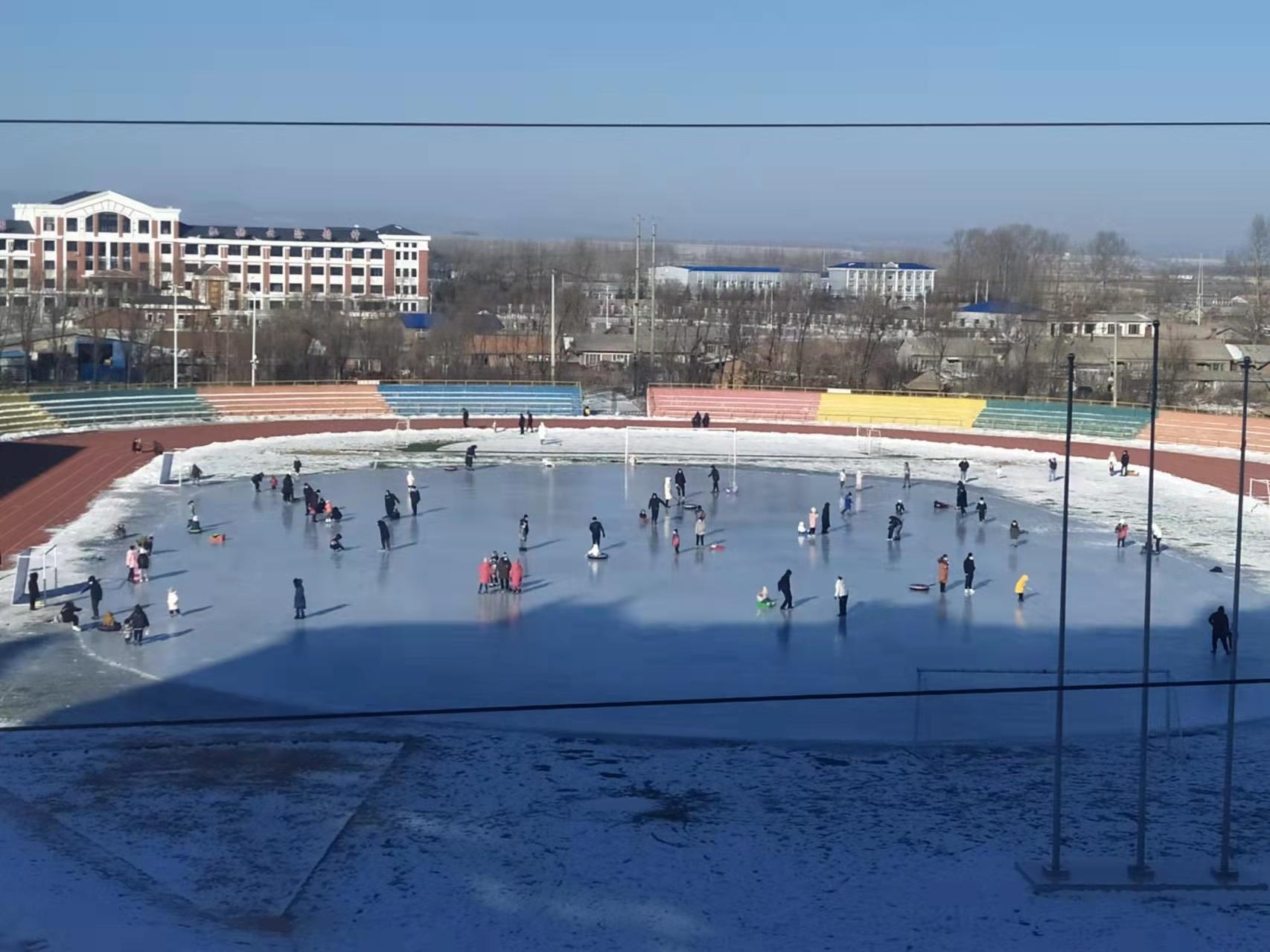 龙江大地喜迎亚冬会诚意拳拳“便民”冰雪场地建设创意满满