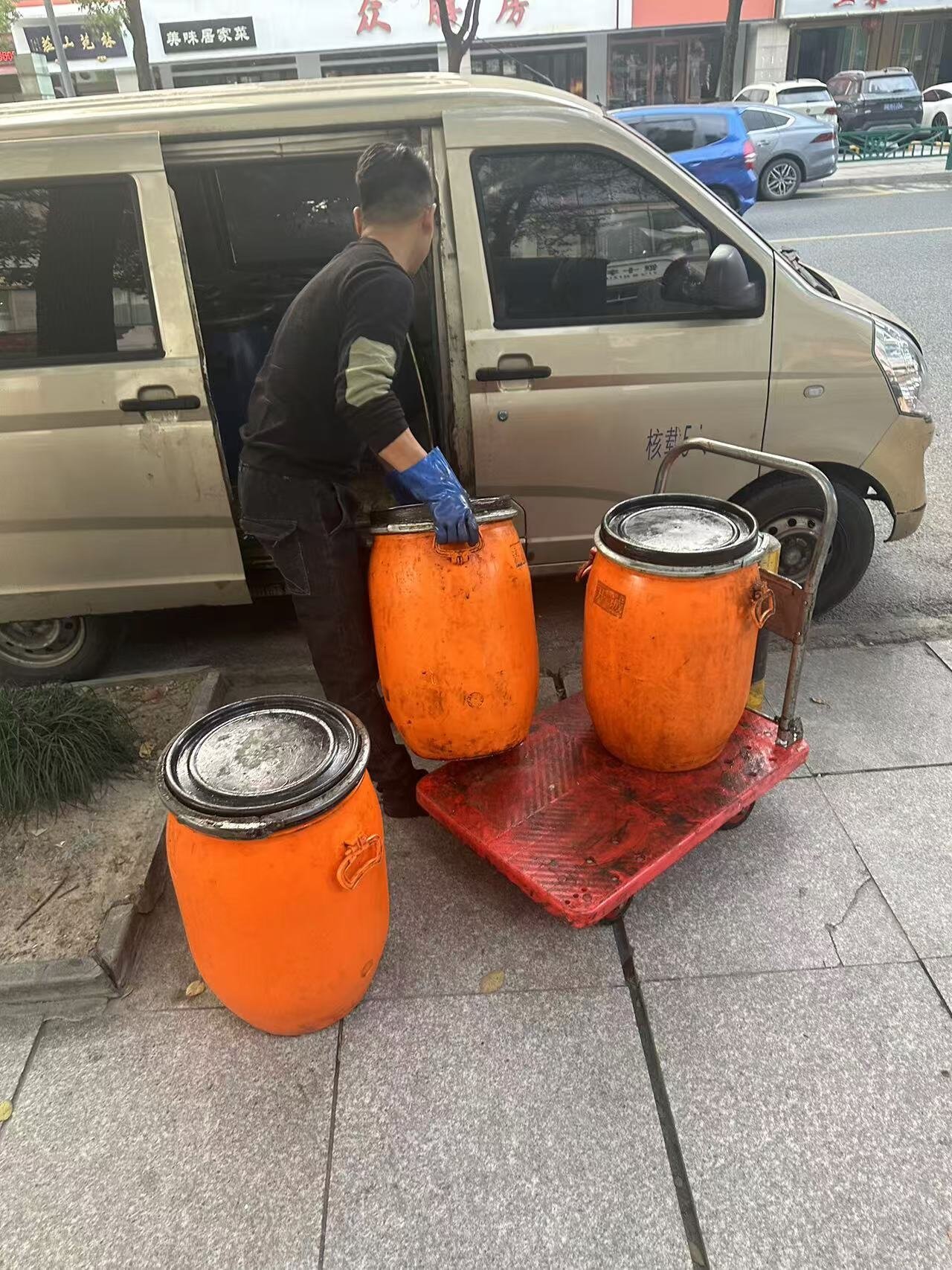 守护舌尖上的安全，北仑一男子非法收运废弃食用油脂被罚3500元