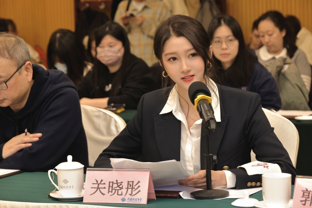 关晓彤