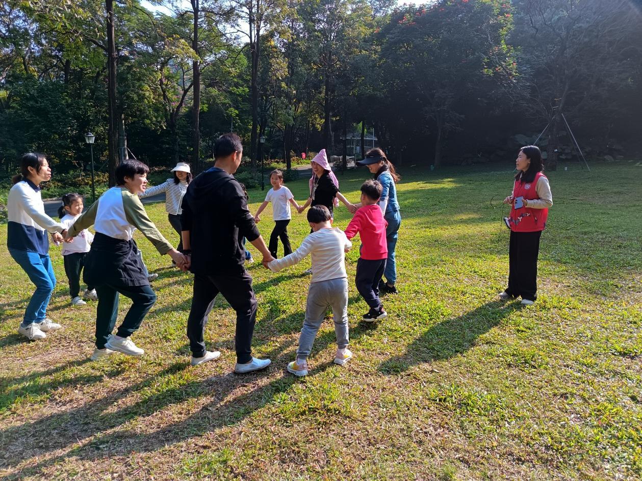 组员自主开展的户外拓展活动