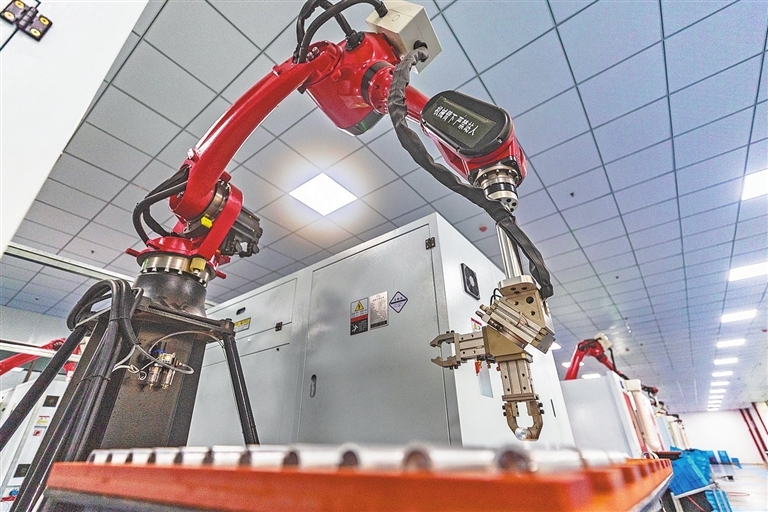 庐山市奋发集团自动化生产车间。 通讯员 韩俊烜摄