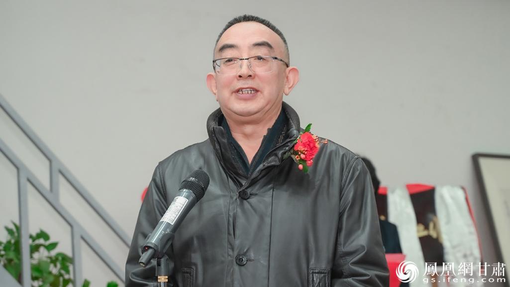 王万成表示，工作室将全力搭建青年美术家的艺术舞台。