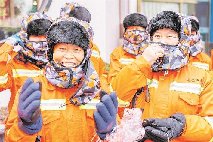 帽子手套挺暖和 通讯员供图