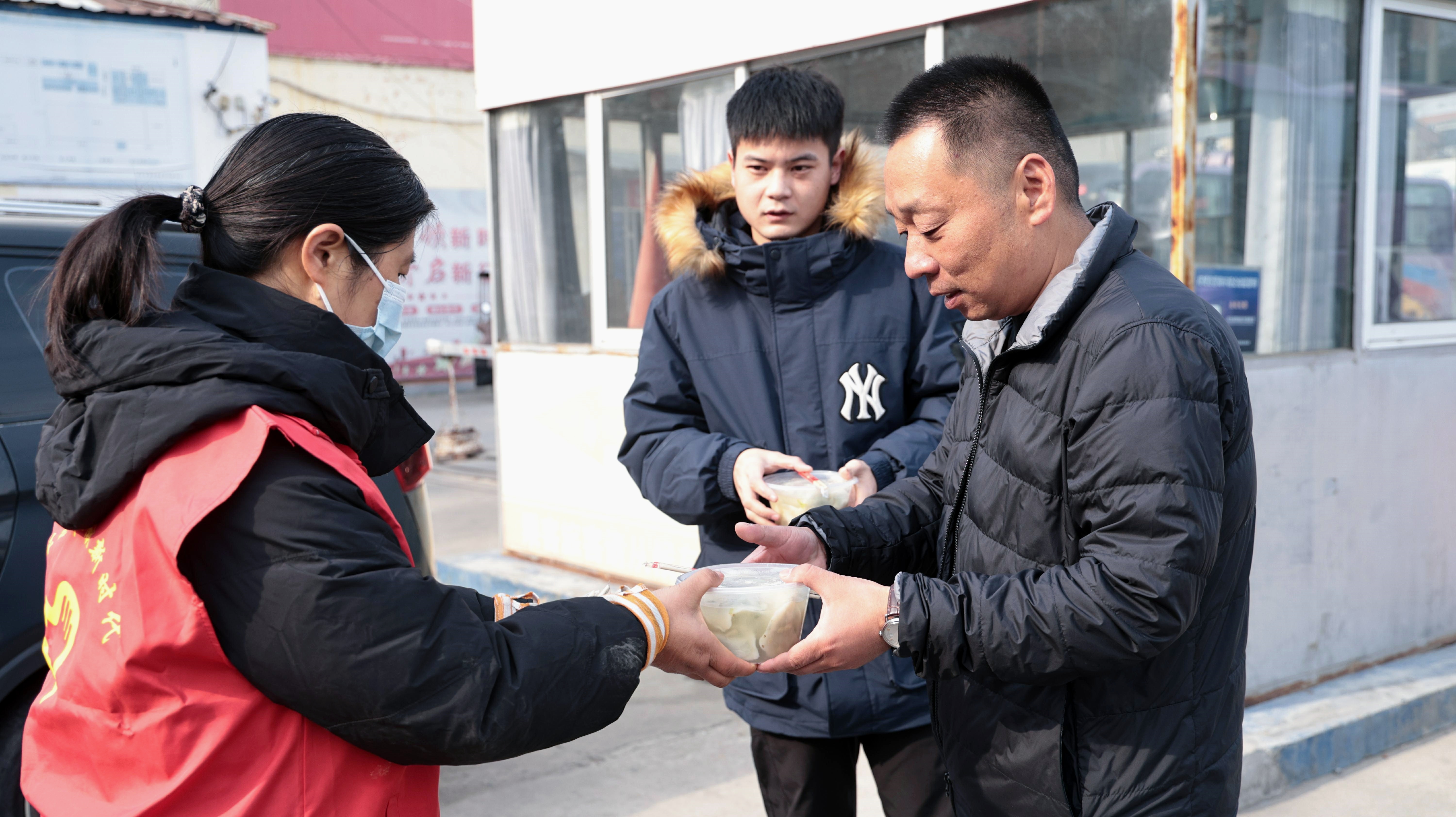 柘城县退役军人志愿者冬至水饺送温暖