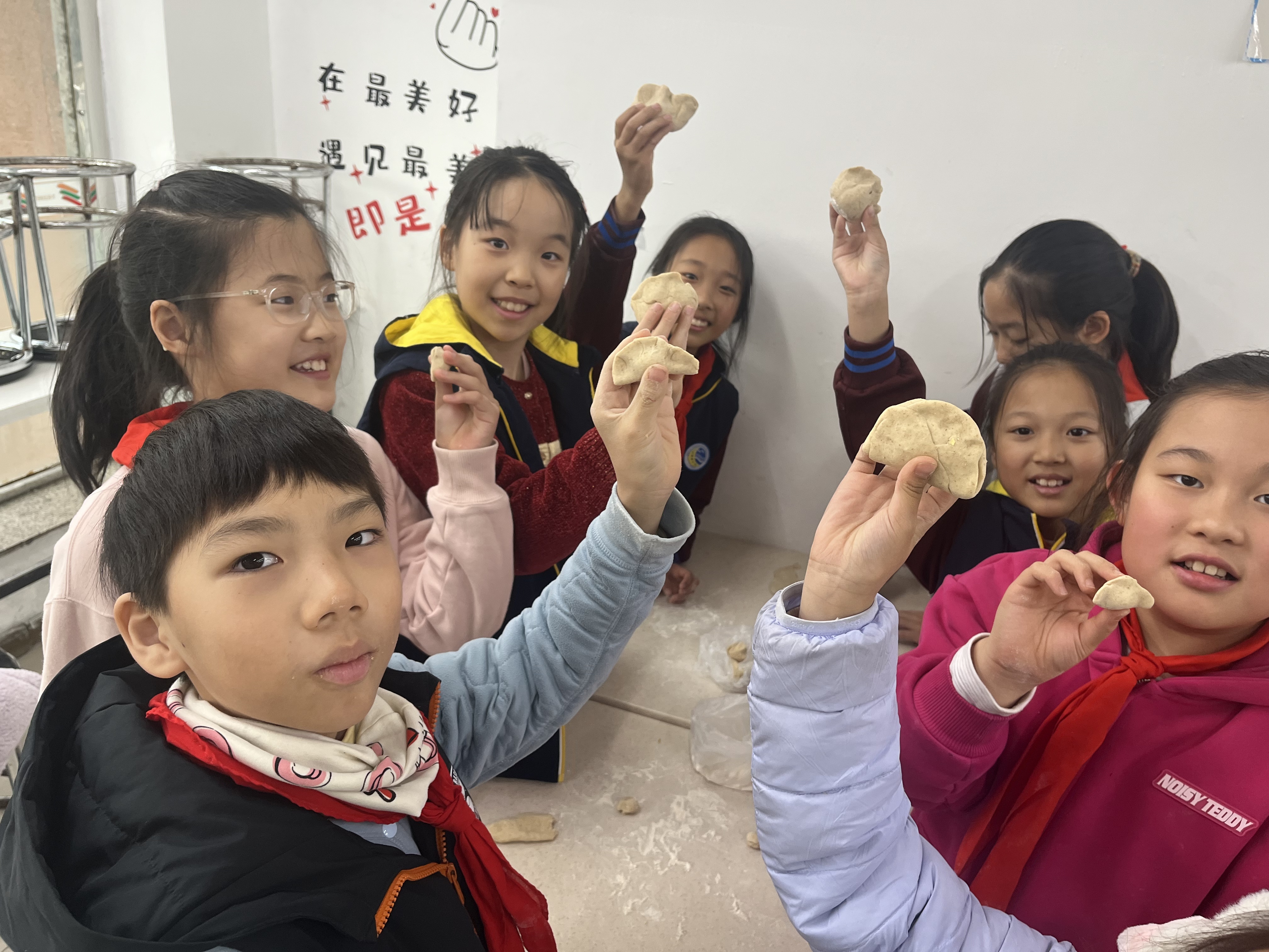 情暖冬至,文化传承!青岛文登路小学开展“红领巾爱祖国”系列活动