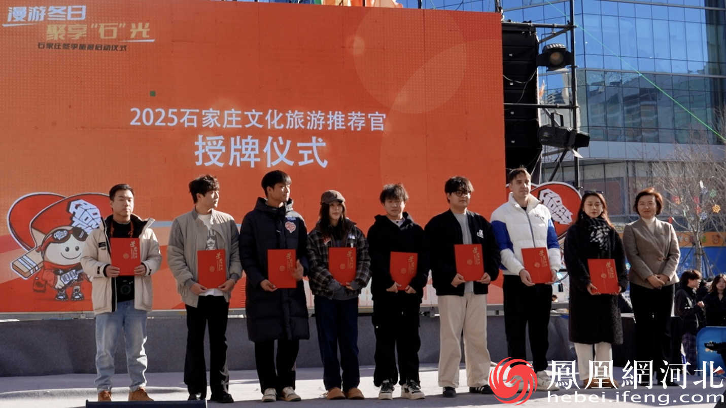 授牌仪式现场。