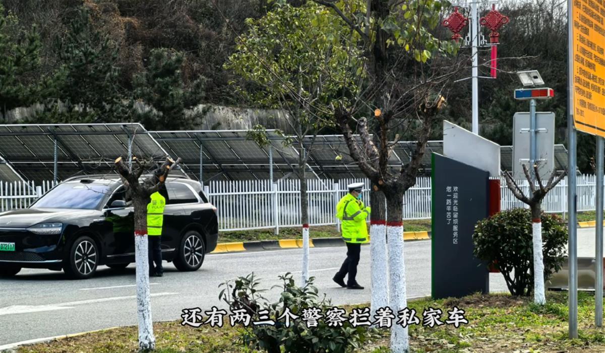 检查车辆(视频截图)
