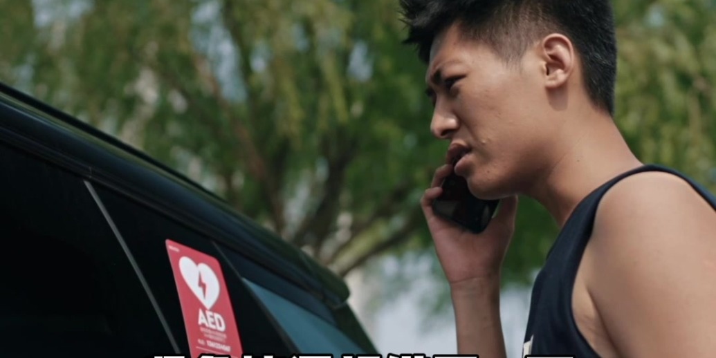 凤凰卫视《发现新主播》：AED急救考题引热议，选手连连蹙眉，观察团犀利点评