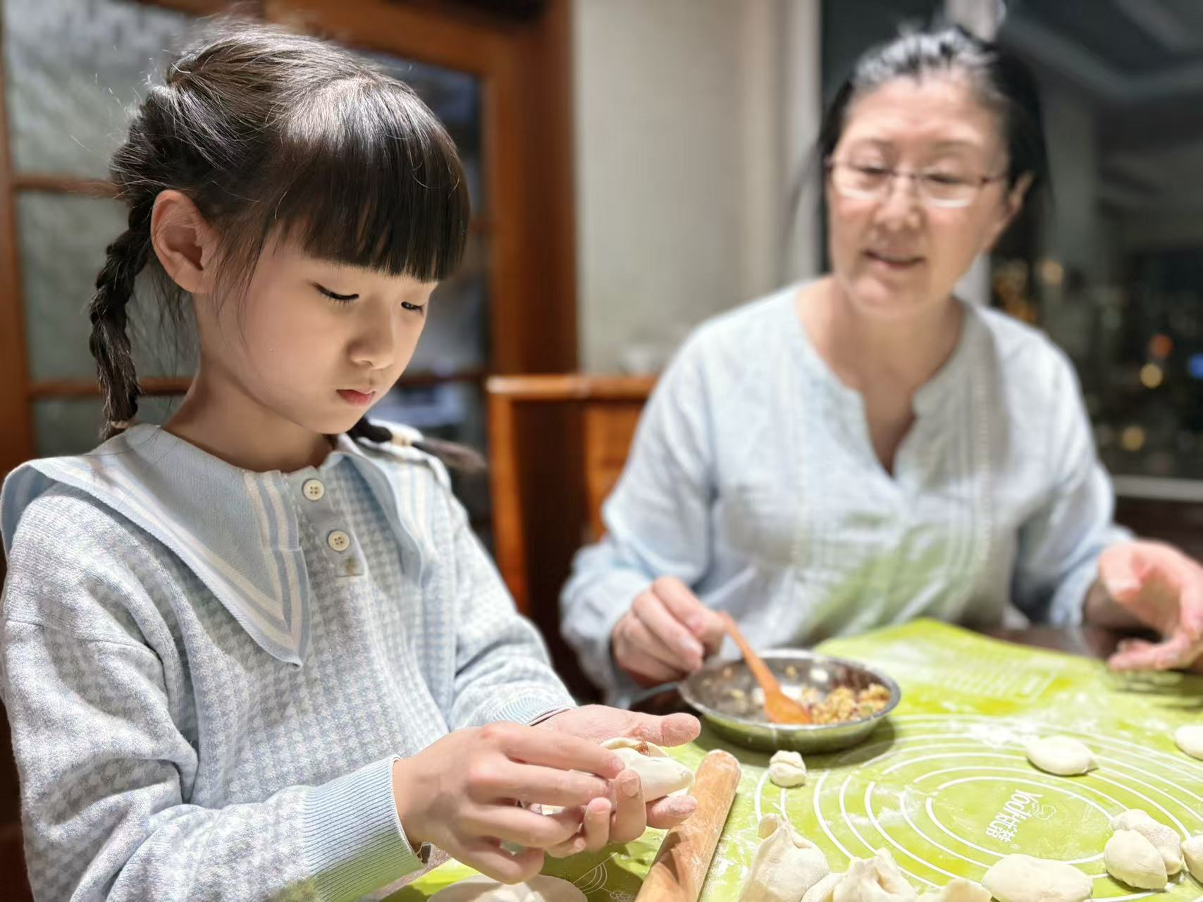 情暖冬至,文化传承!青岛文登路小学开展“红领巾爱祖国”系列活动