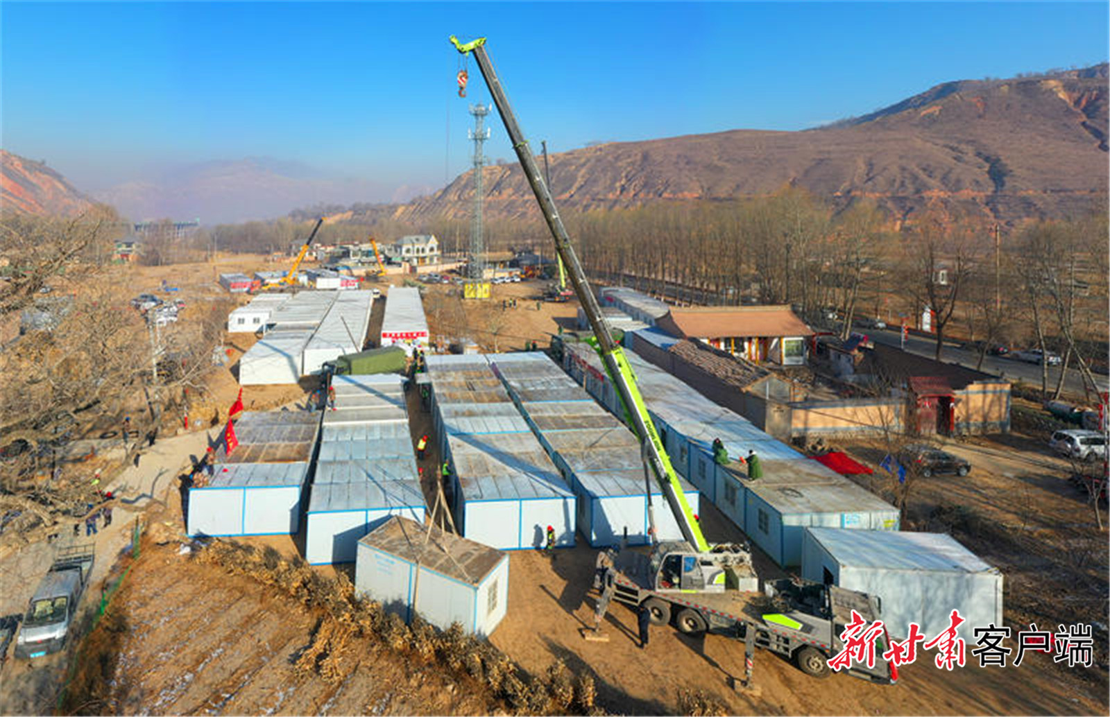 2023年12月22日，正在加快建设中的陶家村安置点。新甘肃&middot;甘肃日报记者　田蹊