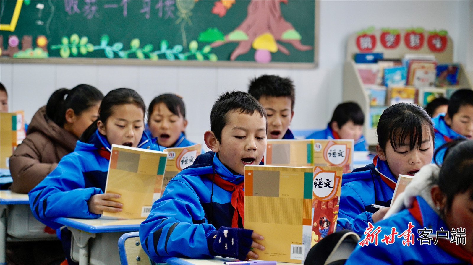 2024年2月26日，积石山地震灾区中小学校全部如期开学。新甘肃&middot;每日甘肃网　万及敏　王梓懿　摄
