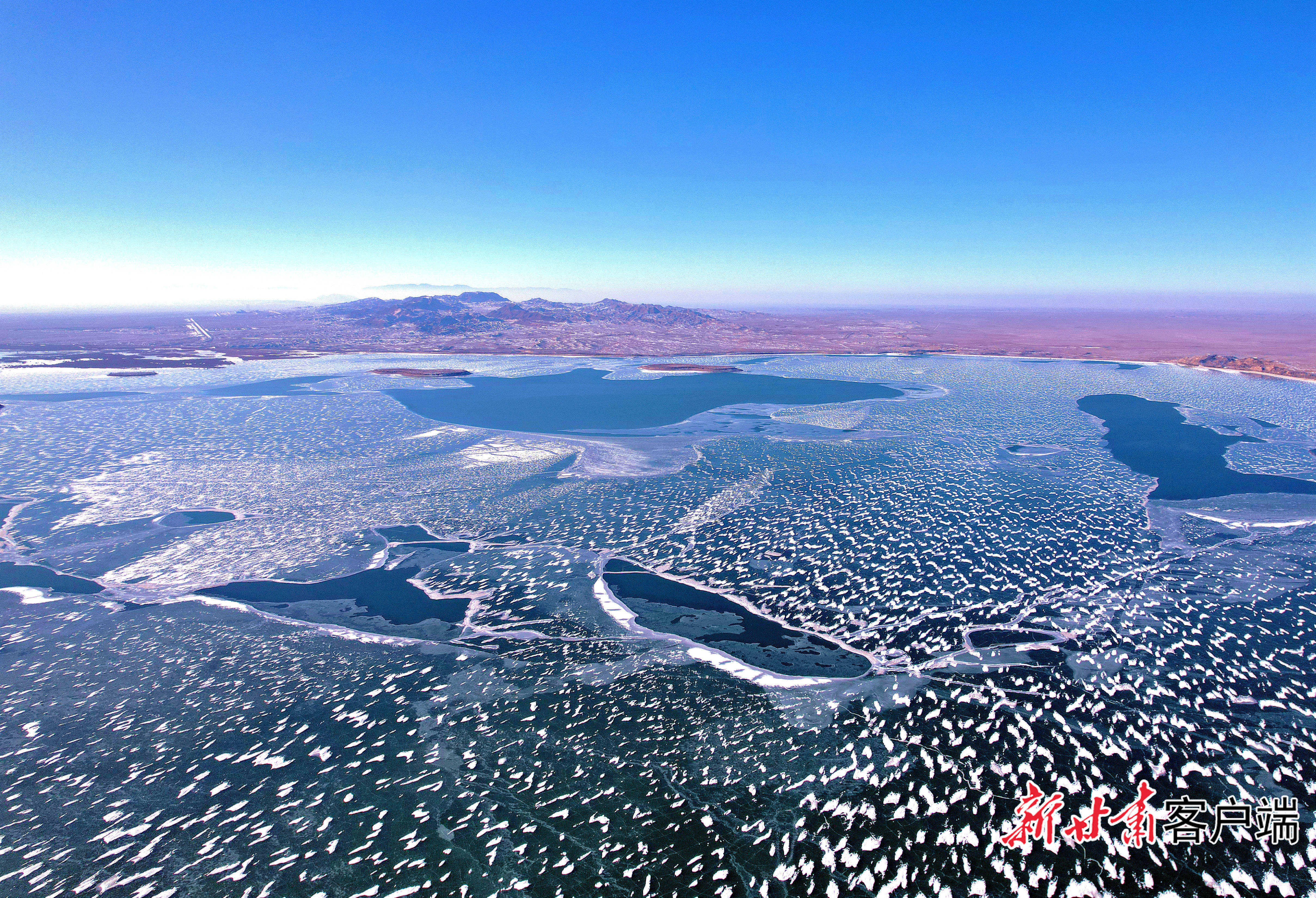 寒冬时节的红崖山水库美丽如画