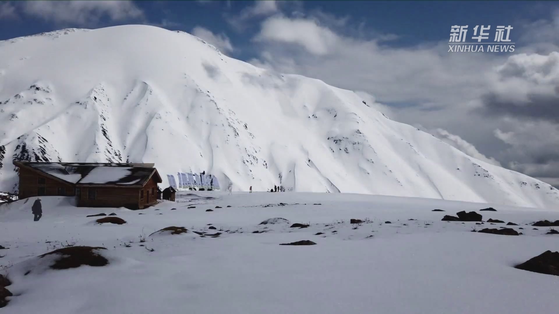 在青海岗什卡雪峰感受冰雪“热度”