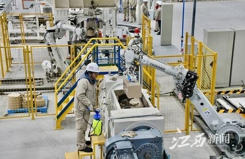 ▲大莲电瓷智能化生产线