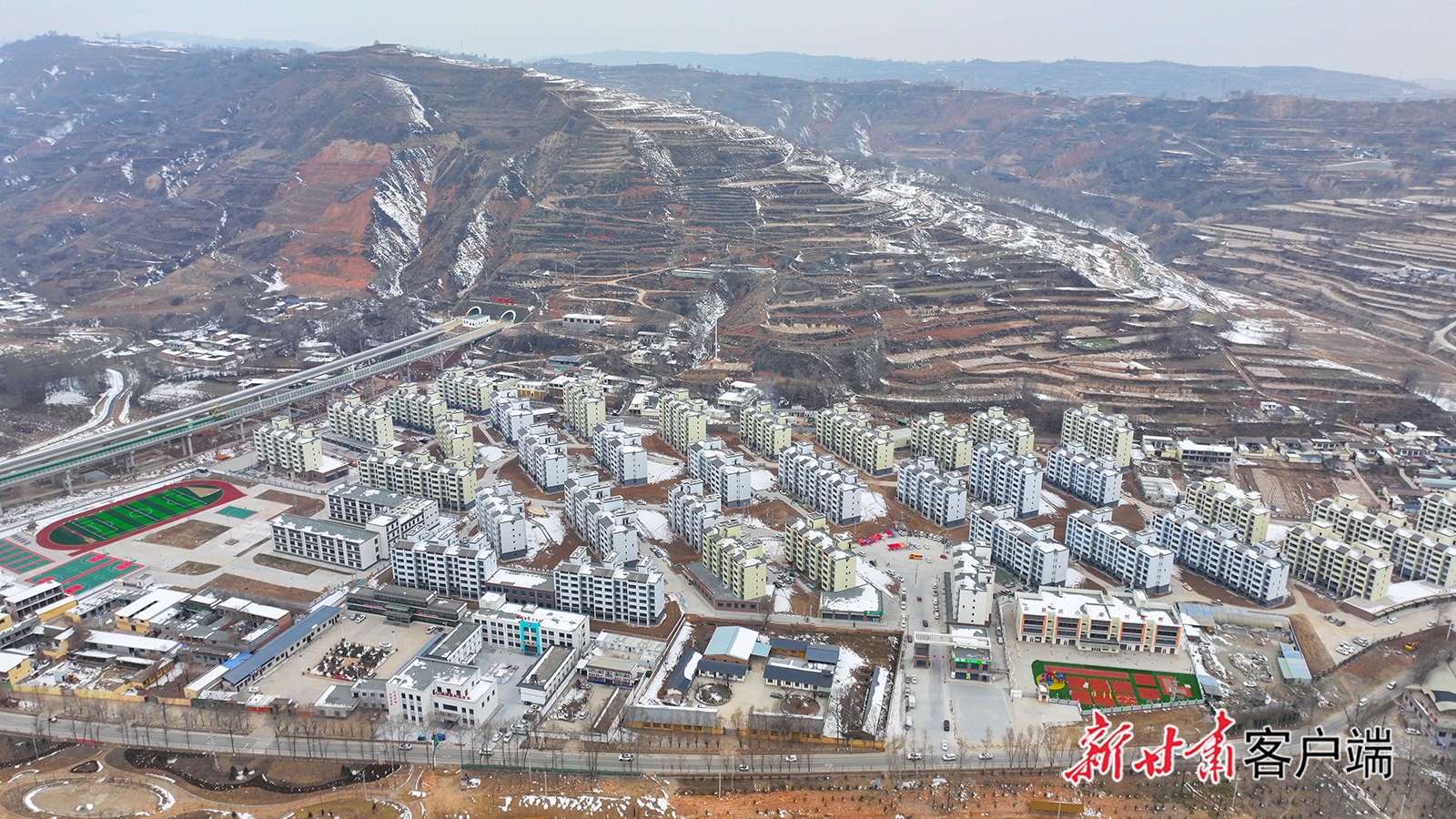 2024年11月8日，航拍的积石山县胡林家乡朝阳社区。新甘肃&middot;甘肃日报记者　冯乐凯