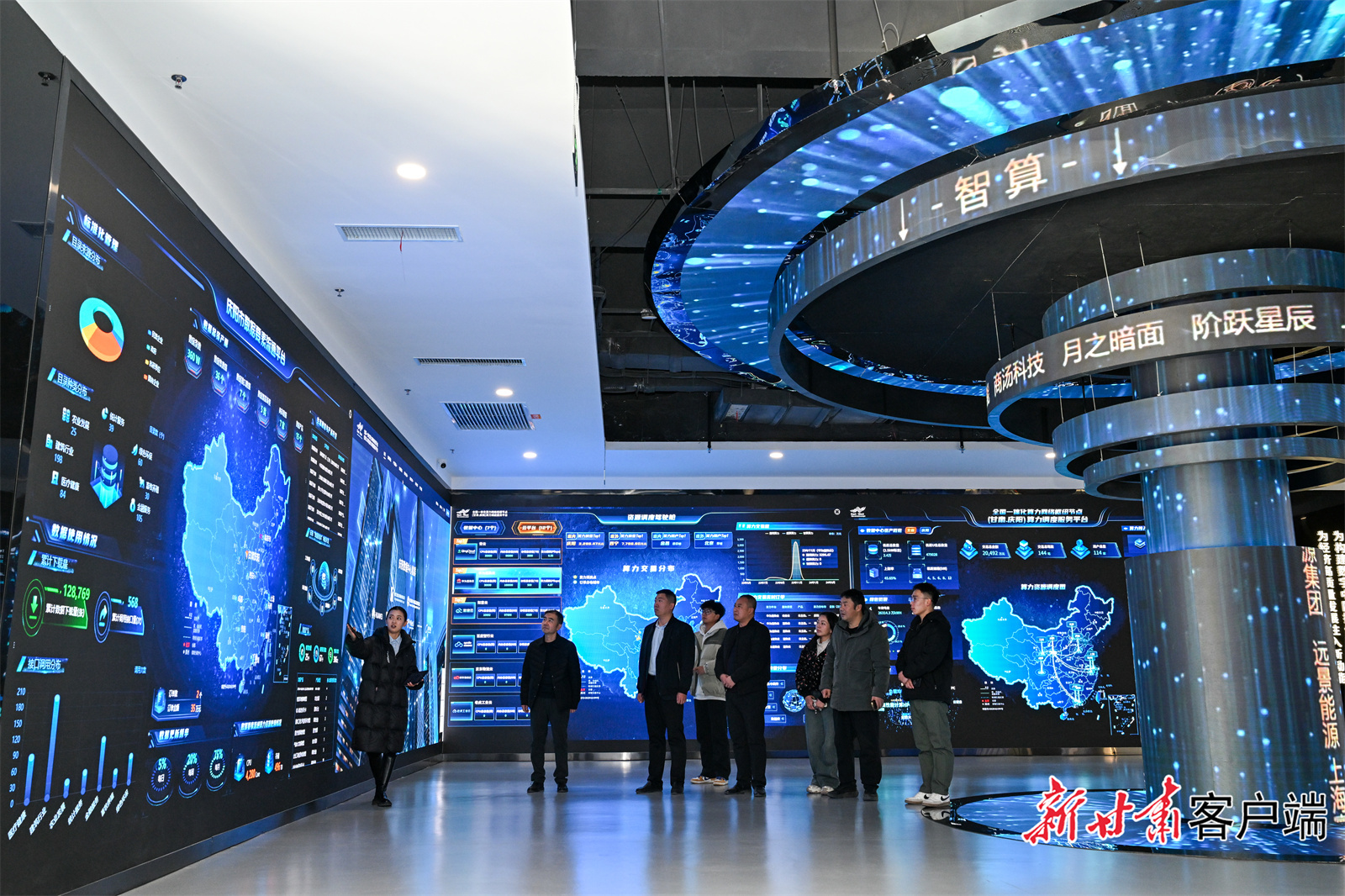 庆阳“东数西算”产业园算力调度中心每天都会迎来大批学习考察人员