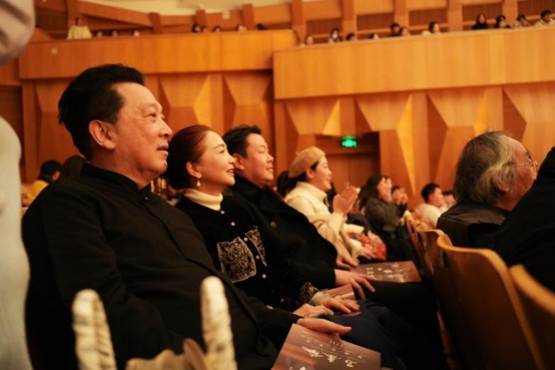 郁钧剑教授等嘉宾观演