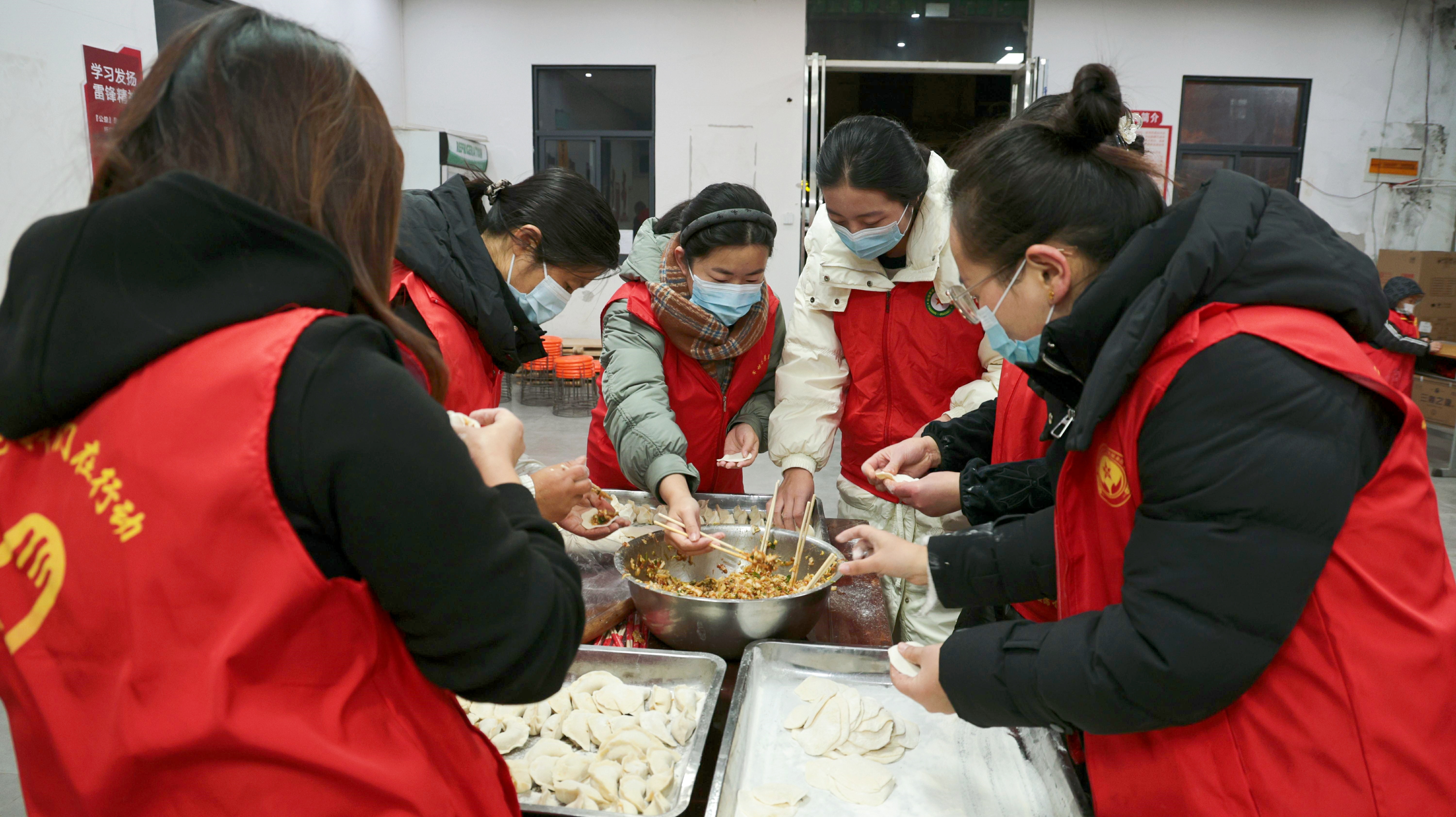 柘城县退役军人志愿者冬至水饺送温暖