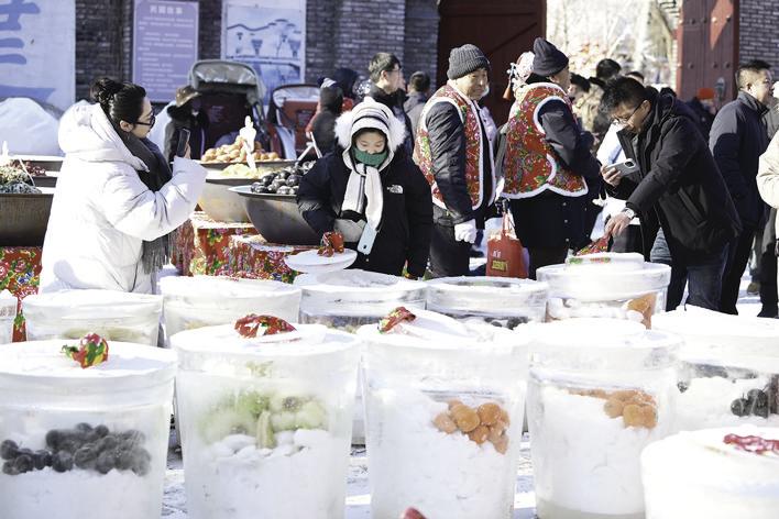 莲花岛上人气旺。本组摄影 张扬