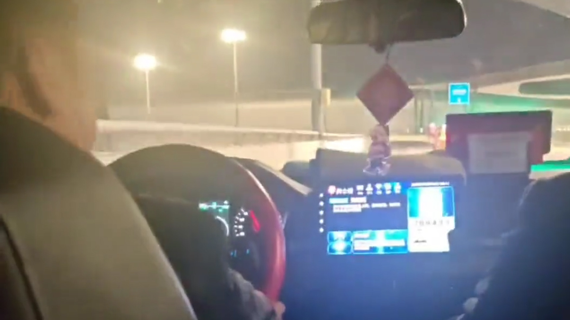 出租车司机机场不打表还辱骂乘客？广州通报：已锁定涉事司机