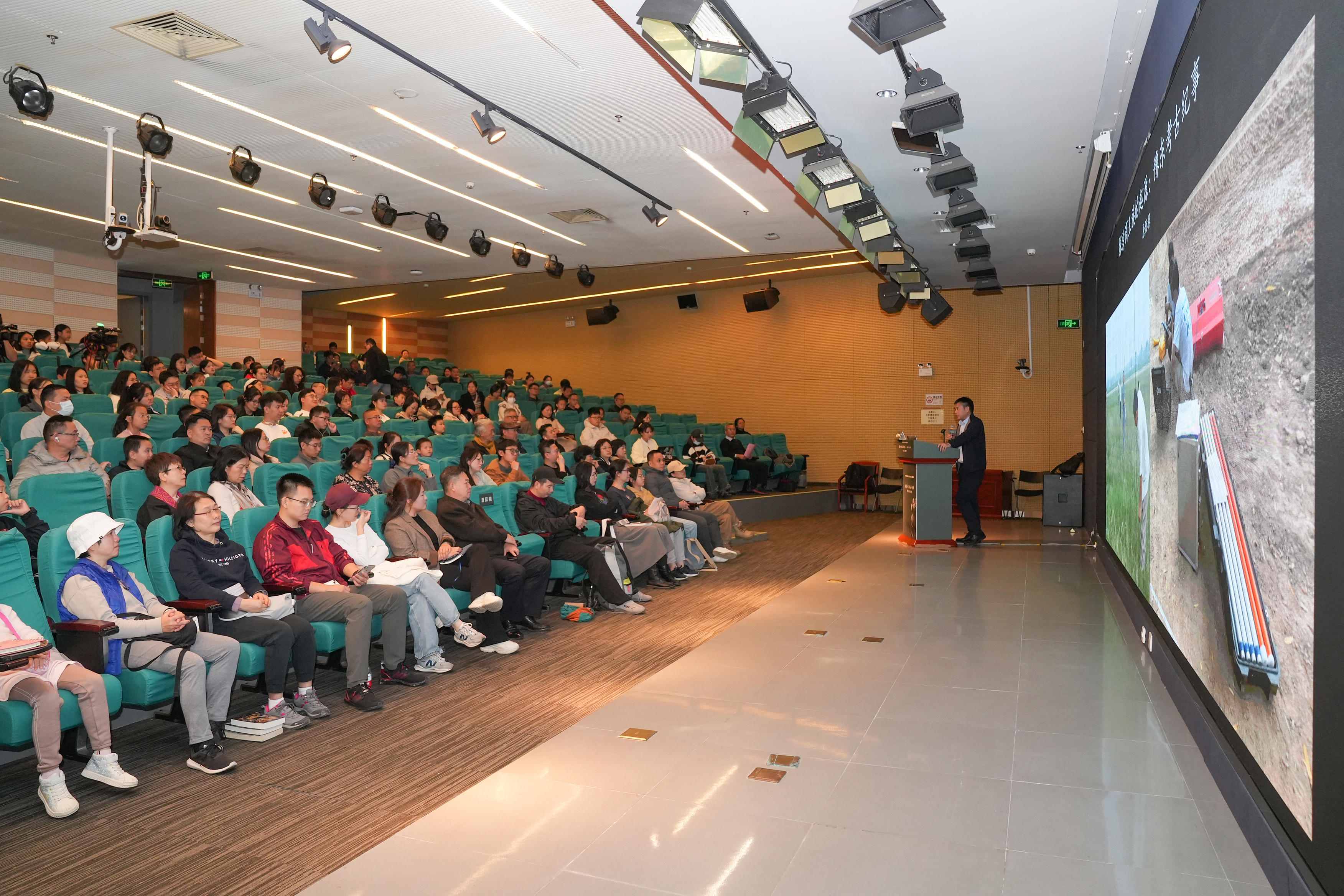 与考古人唐际根一起探求商王族起源