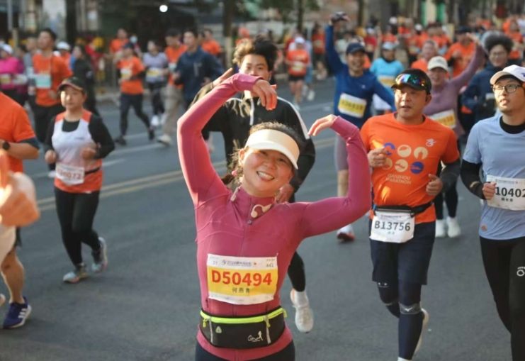 2024赣州马拉松鸣枪起跑