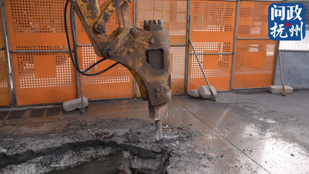 抚州一路面塌陷存安全隐患 市政部门：预计春节前修复完工