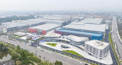 铜梁区，重庆金汇能10万吨锂离子电池负极材料生产基地正式投产。记者 齐岚森 摄