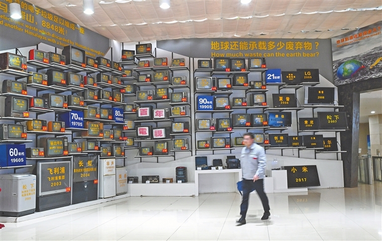 废旧物资是“放错位置的资源”。通过大力发展循环经济，江西正走上一条顺应新时代经济高质量发展要求的全面绿色转型发展之路。