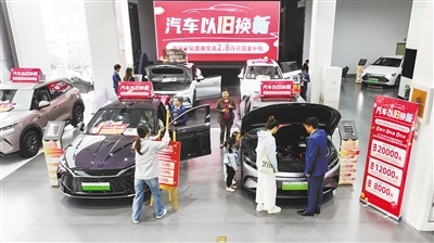 新能源汽车火爆的销售现场