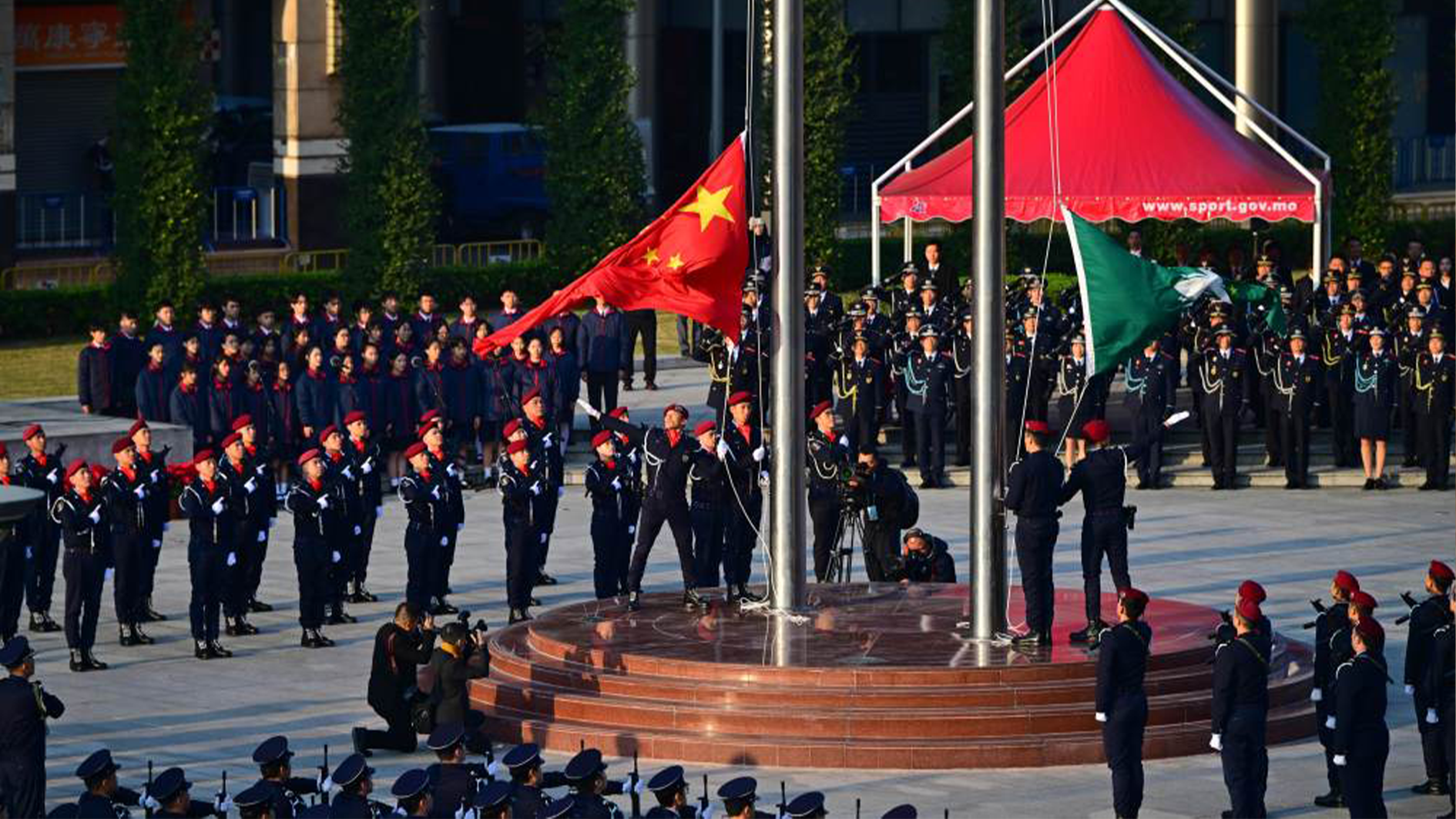 现场回顾｜澳门举行升旗仪式庆祝回归祖国25周年