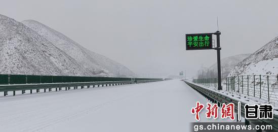 图为投入使用的信息系统设备