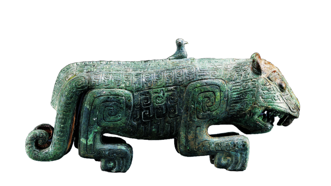 ▲伏鸟双尾青铜虎