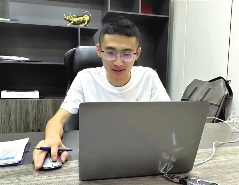 李鹏洋
