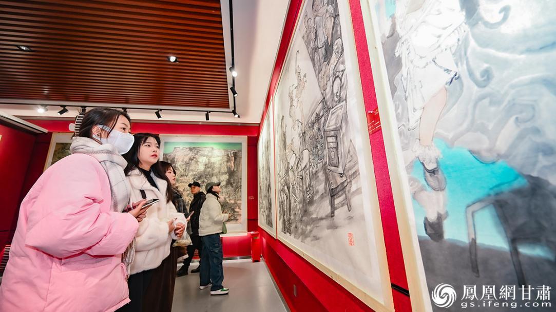 “心源&middot;墨道”王万成工作室首次展览吸引美术爱好者参观